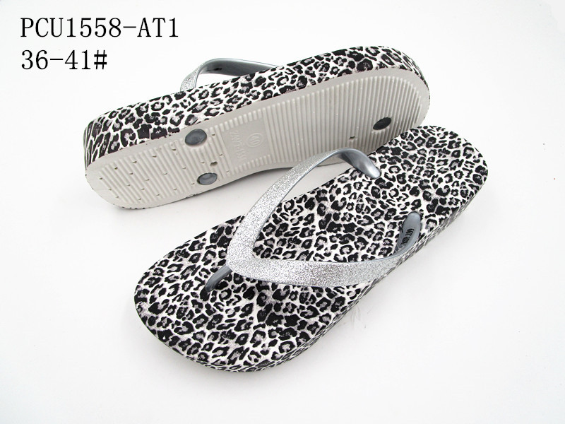 PCU1558-AT1